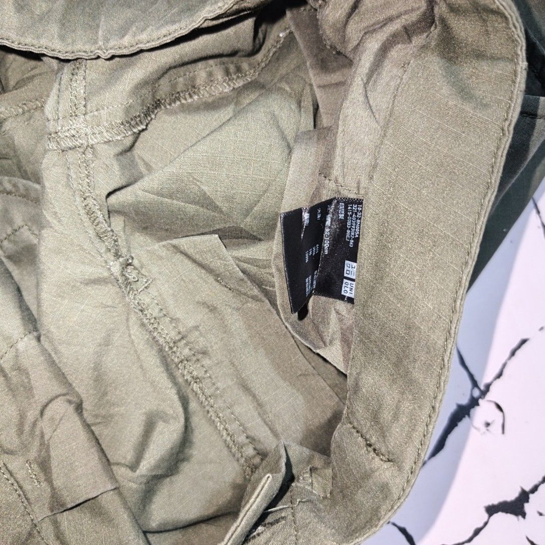 UNIQLO GEARF RIPSTOP (Category: Activewear) located in Cebu City. Submitted by papart1993 (Listing ID 1470558958, Image 3). Description: UNIQLO UTILITY GEARD RIP STOP ARMY GREEN EXCELLENT XL 34 L 19 L 📩 .