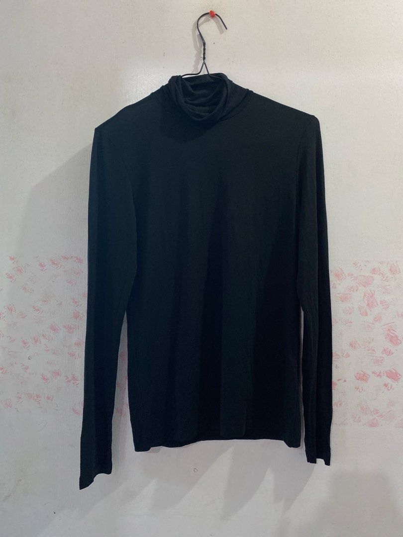 Uniqlo Heattech Black Turtleneck Size M (Category: Longsleeves) located in Quezon City. Submitted by pinkylivar (Listing ID 1470604082, Image 1). Description: - Brand: Uniqlo Heattech - Style: Black long-sleeve turtleneck top - Size: Medium (Bust: 80-86cm / Pit-to-pit: ~15 inches) - Material: 45% acrylic, 28% modal, 7% spandex - Origin: Made in China - Condition/Use: Great essential base layer for cold weather.