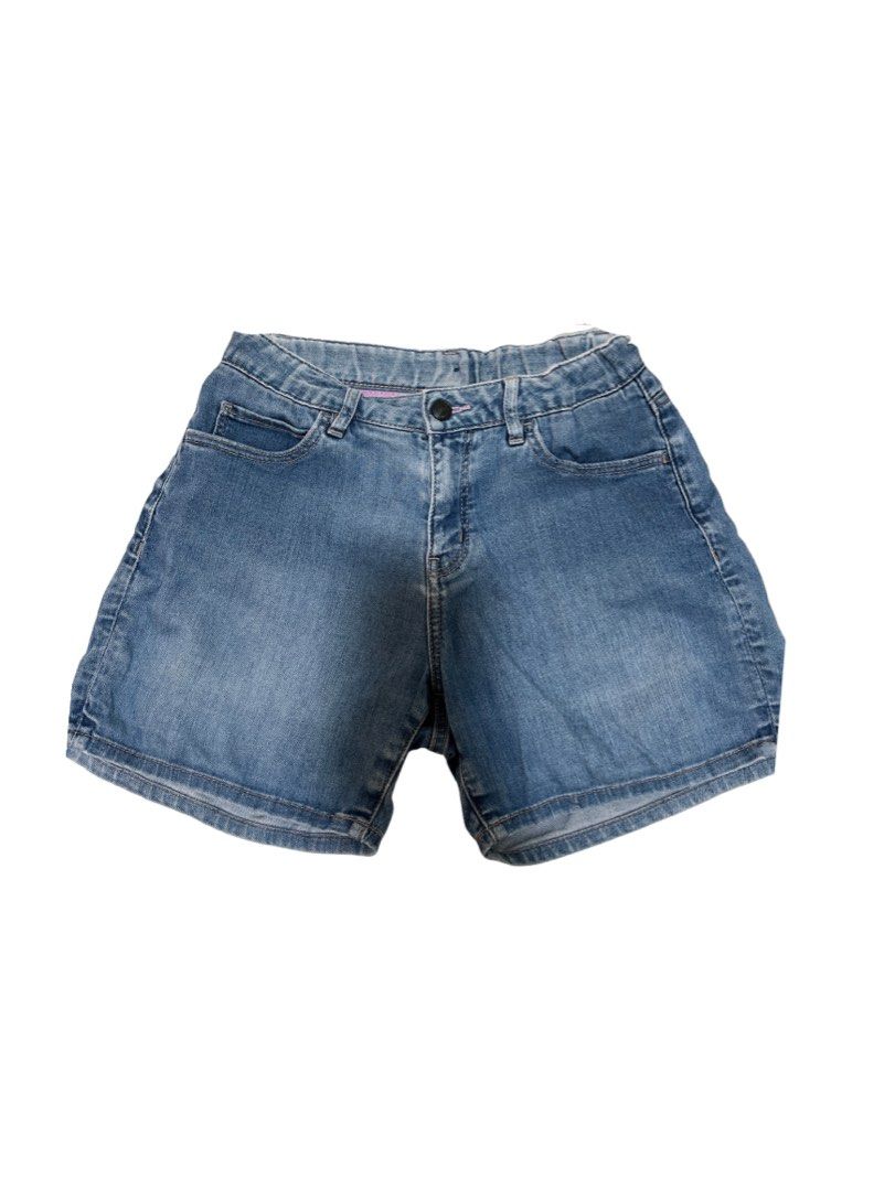 Uniqlo Light Washed Blue Denim Shorts (Category: Shorts) located in Baguio. Submitted by nailongdeclutters (Listing ID 1470643496, Image 1). Description: ⭐Color: light washed denim ⭐Material: soft denim ⭐Size: extra small to small ⭐Complete and working closure, zipper, and pockets.