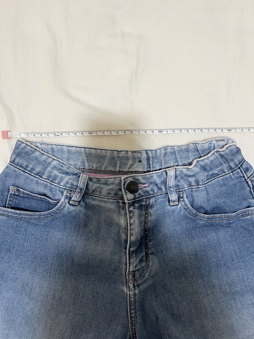 Uniqlo Light Washed Blue Denim Shorts (Category: Shorts) located in Baguio. Submitted by nailongdeclutters (Listing ID 1470643496, Image 3). Description: ⭐Color: light washed denim ⭐Material: soft denim ⭐Size: extra small to small ⭐Complete and working closure, zipper, and pockets.