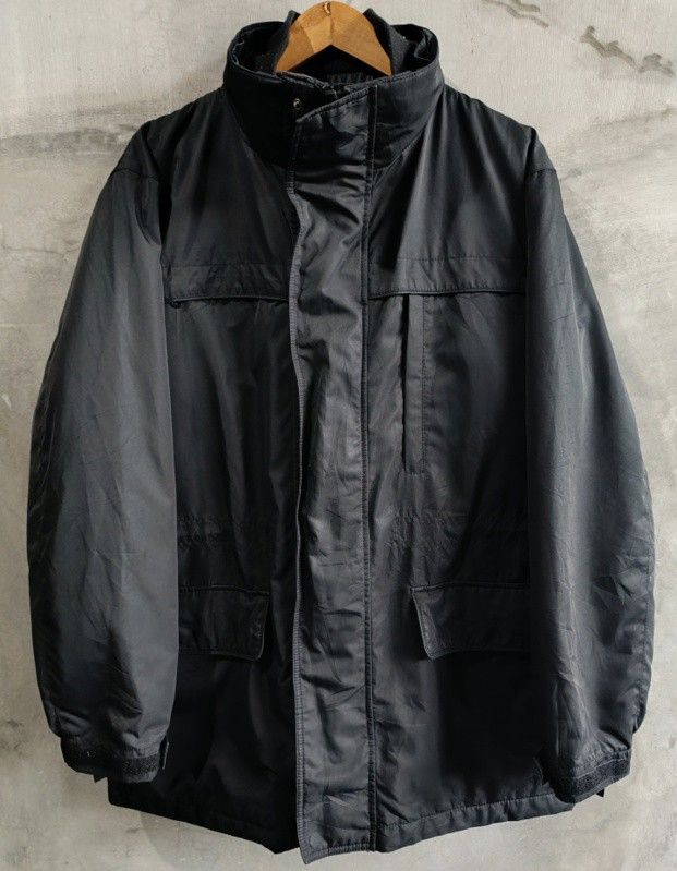 UNIQLO Men Black Premium Double Layered Down Jacket (Category: Coats, Jackets and Outerwear) located in Bacoor. Submitted by nineties_kid (Listing ID 1470613201, Image 3). Description: •==> UNIQLO Men Black Premium Double Layered Down Jacket (Outer Layer) Size: XL Shoulder width: 21 inches Sleeve Length: 25.2 inches Jacket width: 25.5 inches Jacket length: 32.5 inches (Inner Layer) Size: Extra Large Shoulder width: 20 inches Sleeve Length: 25 inc