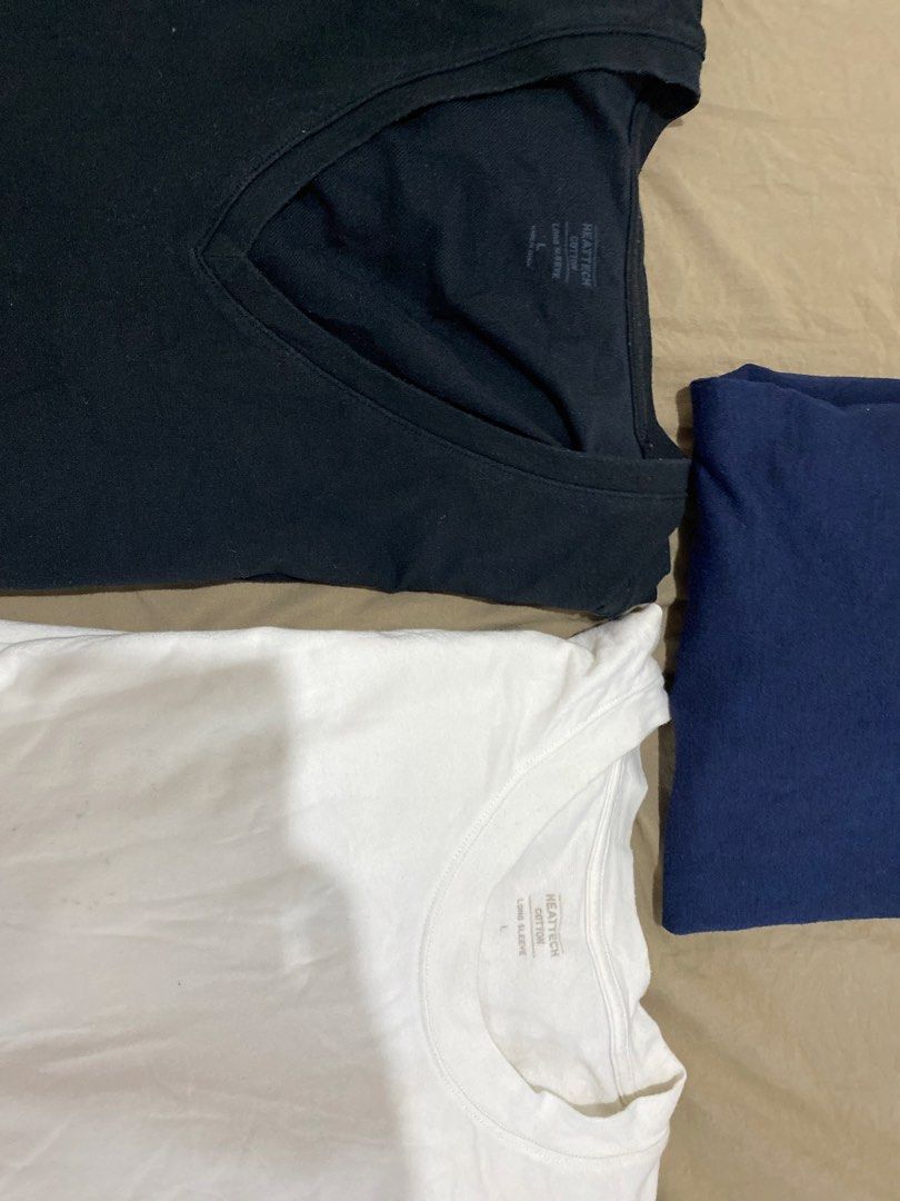 UNIQLO MEN LARGE EXTRA WARM HEATTECH BUNDLE (Category: Tshirts & Polo Shirts ) located in Quezon City. Submitted by pinkylivar (Listing ID 1470602244, Image 2). Description: Size - Large Color- black, white, blue Issue- sign of usage konting himulmol, stain sa white but in very good condition p din po Take all for 500php.