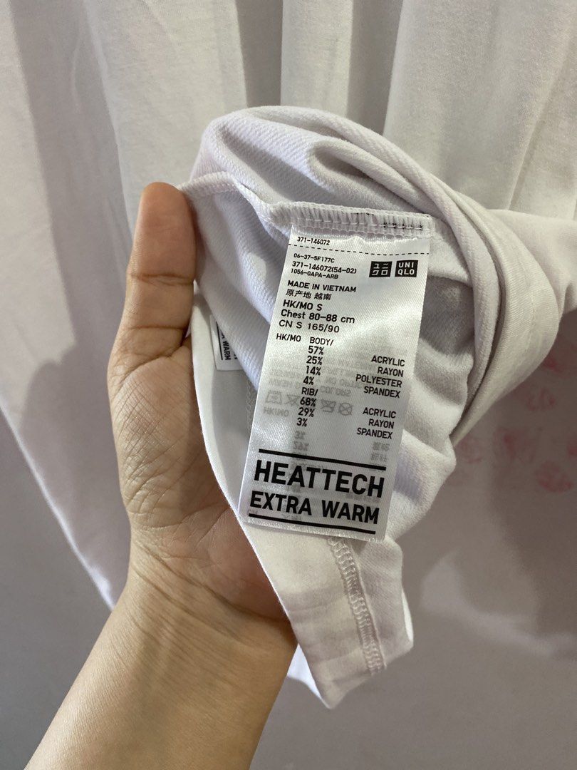 UNIQLO MEN SMALL EXTRA WARM HEATTECH (Category: Tshirts & Polo Shirts ) located in Quezon City. Submitted by pinkylivar (Listing ID 1470603419, Image 2). Description: Size - small Color- white Issue - none.