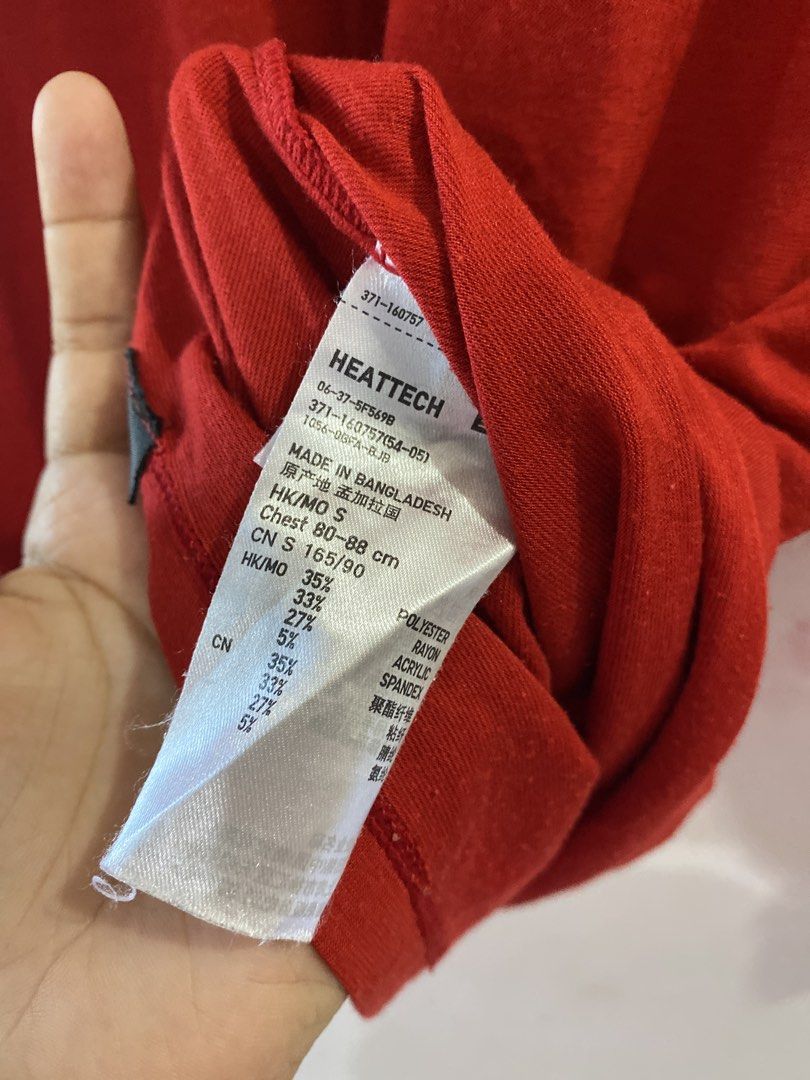 UNIQLO MEN SMALL REGULAR HEATTECH (Category: Tshirts & Polo Shirts ) located in Quezon City. Submitted by pinkylivar (Listing ID 1470603911, Image 2). Description: Size - small Color- red Issue- sign of usage pero good na good pa din po dor inner.