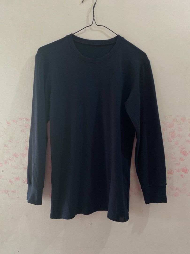UNIQLO MEN SMALL ULTRA WARM HEATTECH (Category: Tshirts & Polo Shirts ) located in Quezon City. Submitted by pinkylivar (Listing ID 1470569389, Image 1). Description: Size - small Color- navy blue Issue- lightly used 8/10.