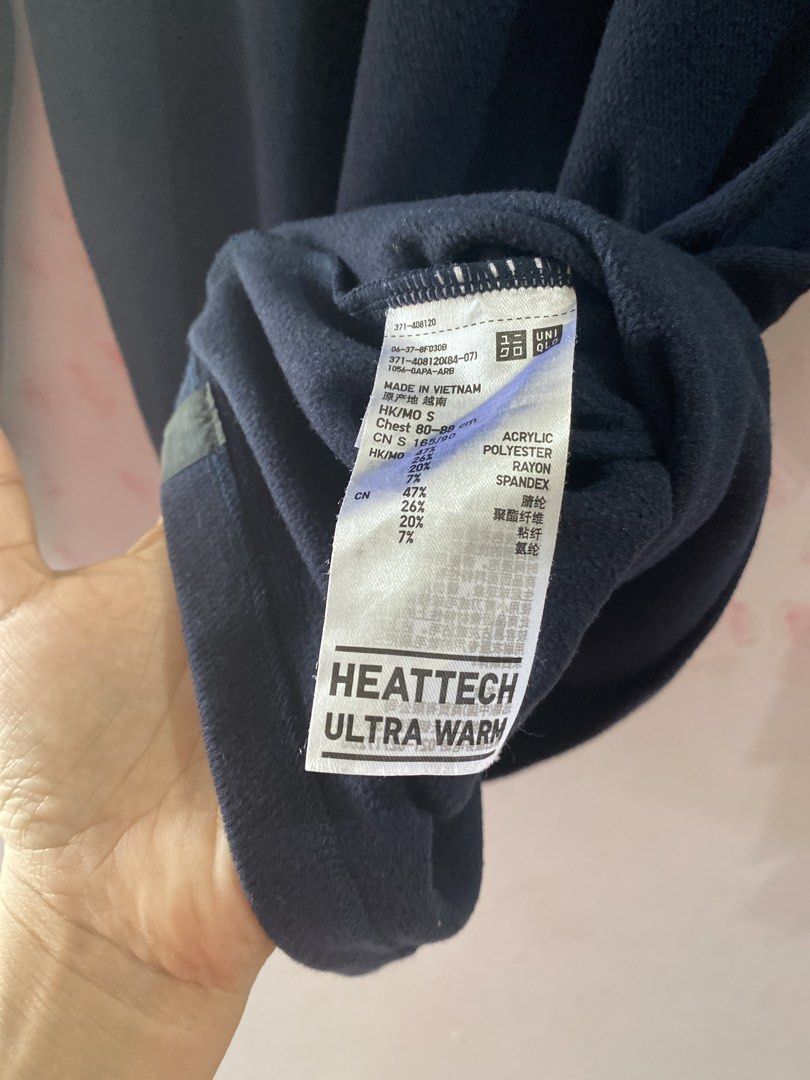UNIQLO MEN SMALL ULTRA WARM HEATTECH (Category: Tshirts & Polo Shirts ) located in Quezon City. Submitted by pinkylivar (Listing ID 1470569389, Image 2). Description: Size - small Color- navy blue Issue- lightly used 8/10.