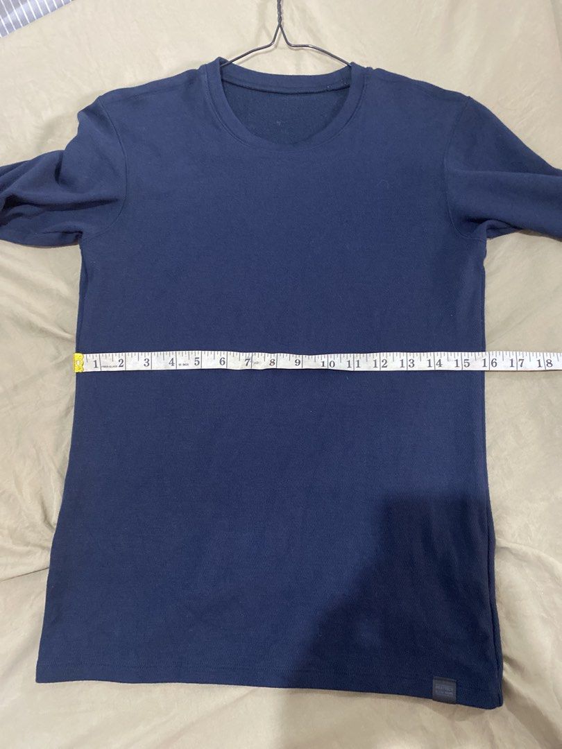 UNIQLO MEN SMALL ULTRA WARM HEATTECH (Category: Tshirts & Polo Shirts ) located in Quezon City. Submitted by pinkylivar (Listing ID 1470569389, Image 3). Description: Size - small Color- navy blue Issue- lightly used 8/10.