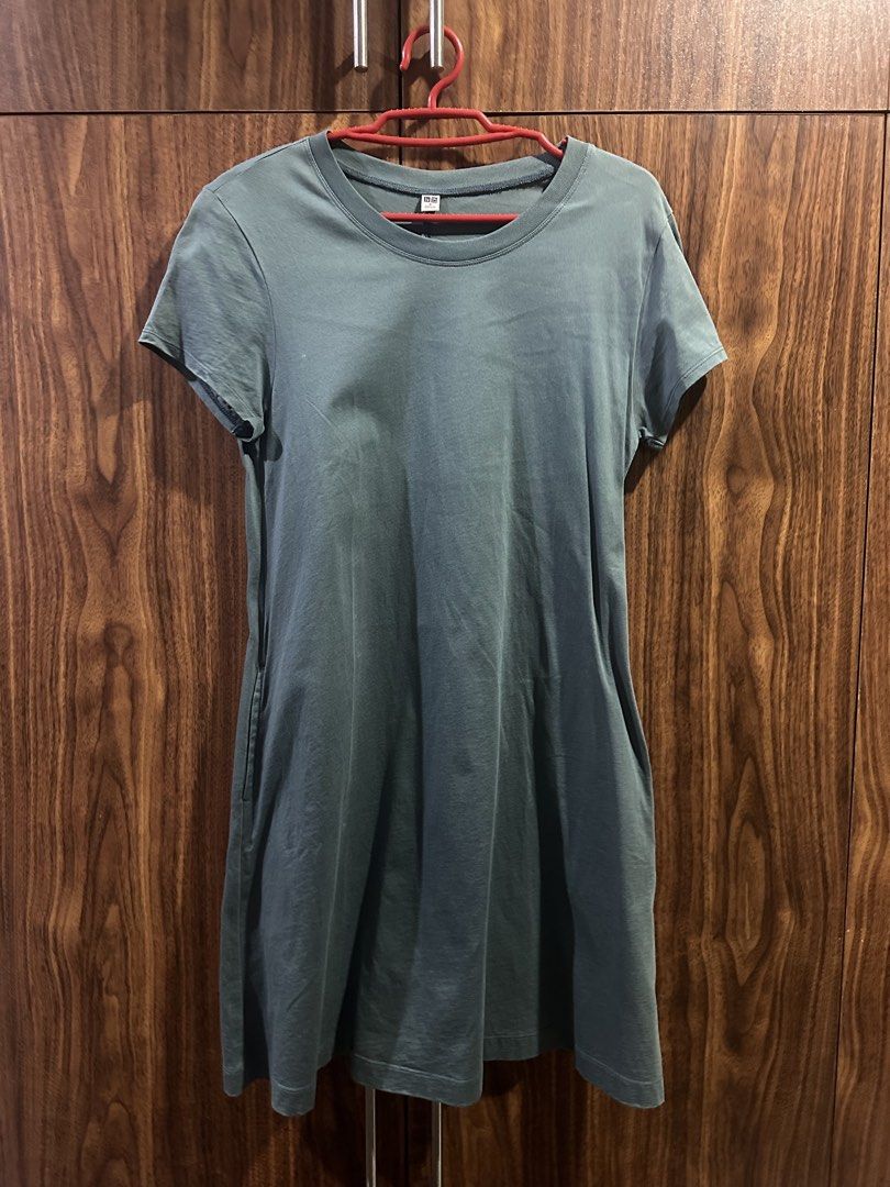 Uniqlo Mini Dress Small (Category: Dresses) located in Quezon City. Submitted by panderella02 (Listing ID 1470686824, Image 1). Description: Take 2 for ₱500.