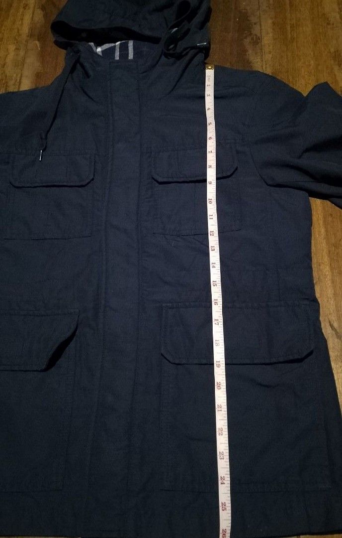 Uniqlo Navy Hooded Jacket Size S (Category: Coats, Jackets and Outerwear) located in Pili. Submitted by emmanuelmotos (Listing ID 1470613697, Image 3). Description: FOR SALE UNIQLO MOUNTAIN PARKA NAVY BLUE COLORWAY SMALL ON TAG CAN FIT SMALL TO MEDIUM 20 WIDTH 26 LENGTH VERY GOOD CONDITION.