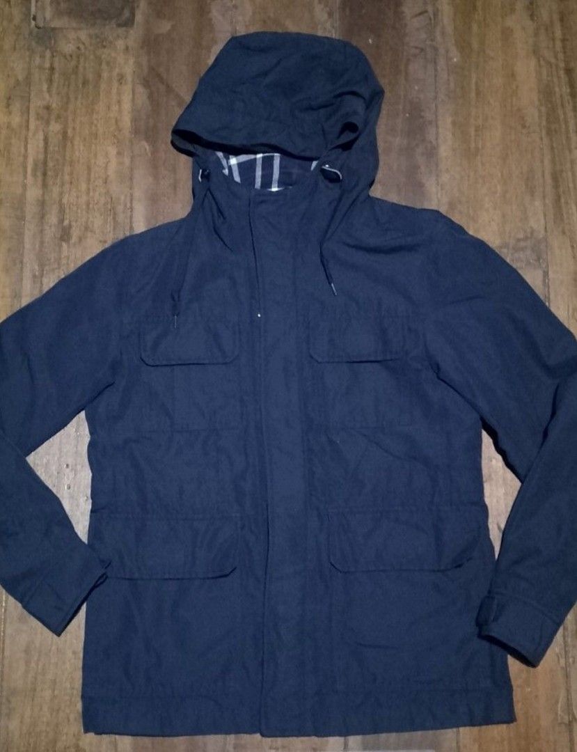Uniqlo Navy Hooded Jacket Size S (Category: Coats, Jackets and Outerwear) located in Pili. Submitted by emmanuelmotos (Listing ID 1470613697, Image 1). Description: FOR SALE UNIQLO MOUNTAIN PARKA NAVY BLUE COLORWAY SMALL ON TAG CAN FIT SMALL TO MEDIUM 20 WIDTH 26 LENGTH VERY GOOD CONDITION.