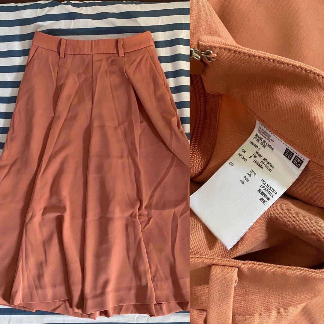 Uniqlo Drape Culotte (Category: Shorts) located in Carmona. Submitted by mrll_ (Listing ID 1470567413, Image 2). Description: - Brand: Uniqlo - Color: Black and Pink Salmon - Condition: Excellent, perfect for casual daily wear or smart-casual looks. - Just needs ironing Rfs decluttering, own too many of them. 🙃.