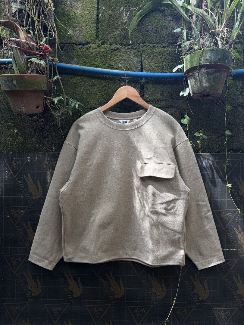 UNIQLO POCKET SWEATER (Category: Coats, Jackets and Outerwear) located in Quezon City. Submitted by ree3_dr0pp2k25 (Listing ID 1470578394, Image 1). Description: Excellent condition 10/10 Color rate No issue 21x23.5.