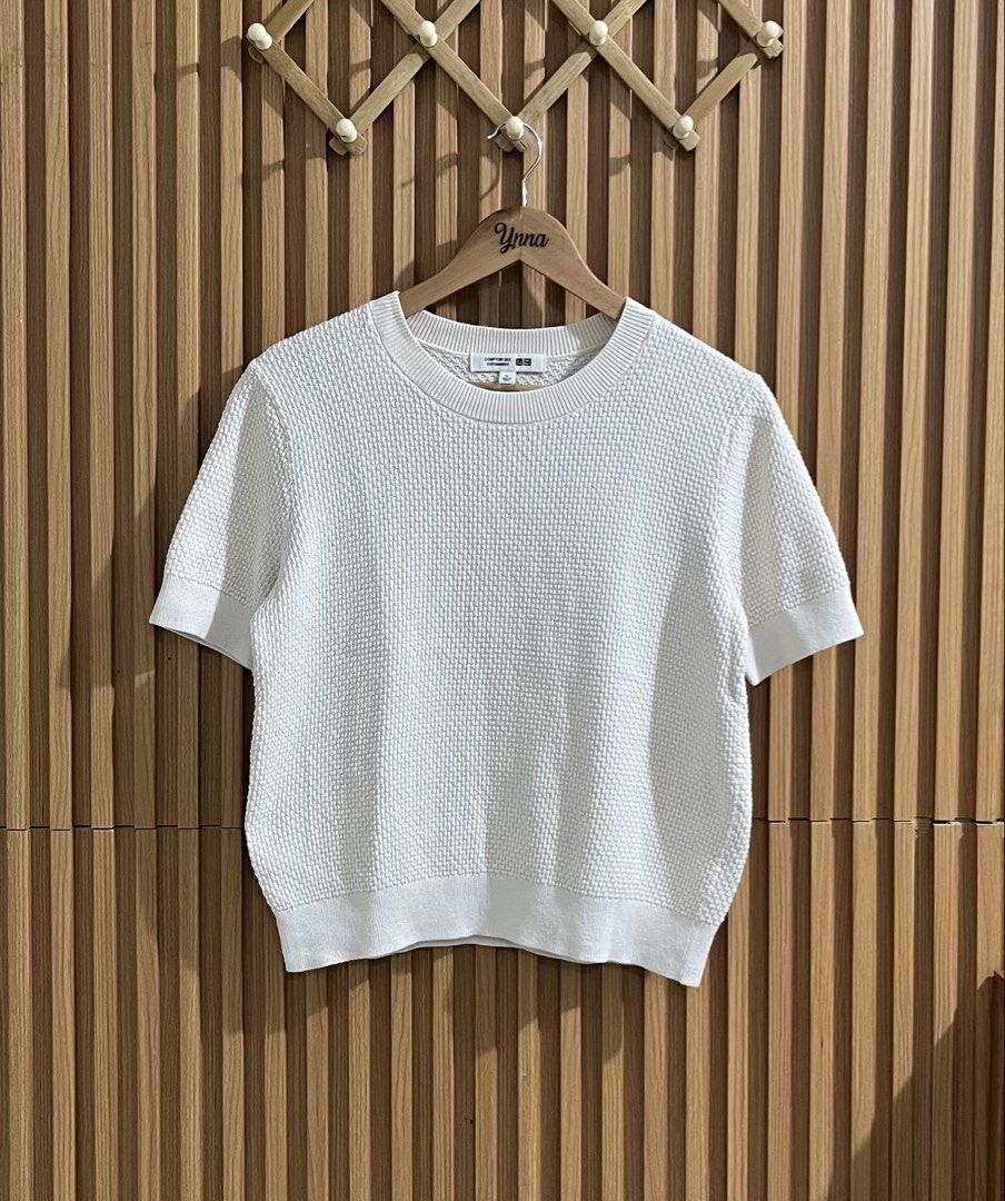 Uniqlo Poocorn Blouse (Category: Blouses) located in Caloocan City. Submitted by ynna_27 (Listing ID 1470677848, Image 2). Description: Uniqlo Poocorn Blouse Used - Good as new Color : Natural Large Issue : x Price 650.