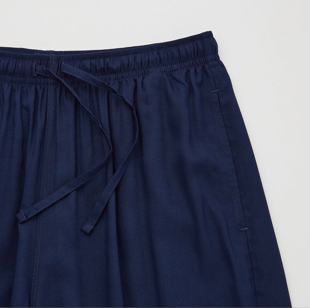 Uniqlo Relaco 3/4 Navy Blue (Category: Shorts) located in La Trinidad. Submitted by rare_closet_finds (Listing ID 1470655406, Image 2). Description: - Brand: Uniqlo - Color: Navy blue -like new - Style: Cropped, wide-leg cut (hits below the knee) - Waistband: Elastic with matching drawstring - Pockets: Two side pockets - Size L -cut tags.