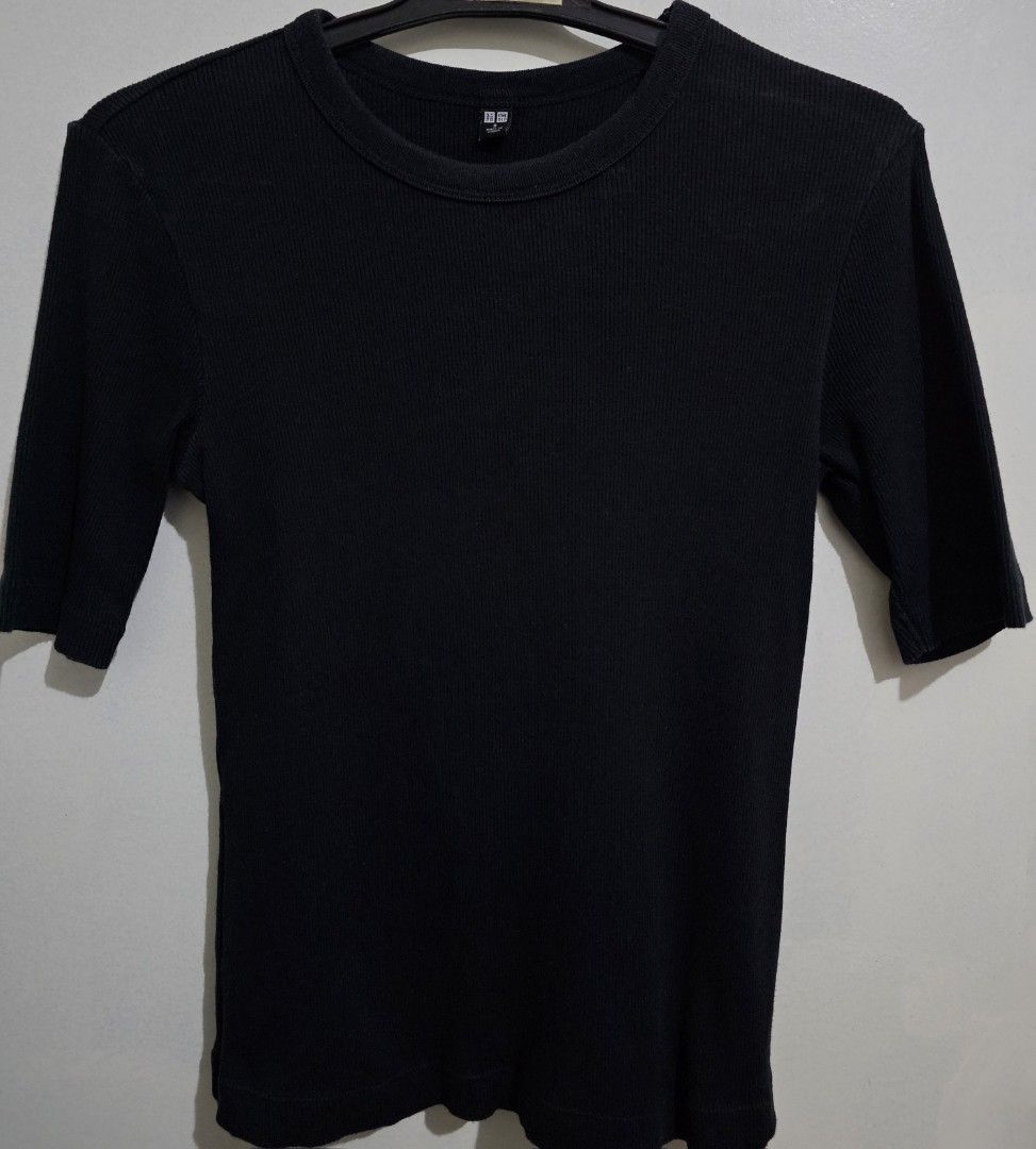 Uniqlo Ribbed T-shirt SMALL (Category: Blouses) located in Las Pinas. Submitted by andievizcarra (Listing ID 1470655199, Image 2). Description: Uniqlo ribbed t-shirt bundle Size: SMALL 3 for 500 Fixed price LAS PIÑAS AREA PREFERABLY MEET-UP Available for delivery via Lalamove but payment option is bank transfer. Payment first basis..