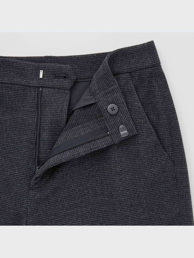 Uniqlo Smart Ankle Pants 2WAY Stretch (Brushed) Large (Category: Other Bottoms) located in Paranaque City. Submitted by sengloveima (Listing ID 1470618365, Image 2). Description: .