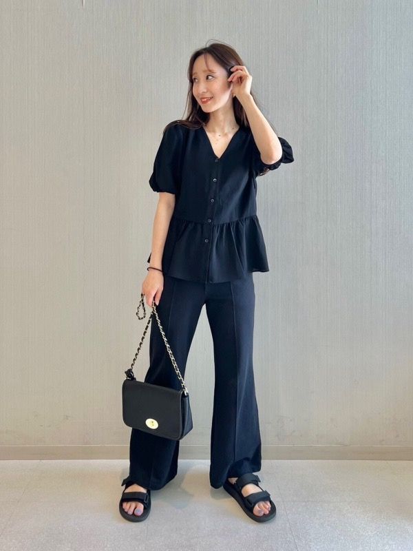 Uniqlo Straight flared long pants Large, Black (Category: Other Bottoms) located in Paranaque City. Submitted by sengloveima (Listing ID 1470585667, Image 3). Description: .