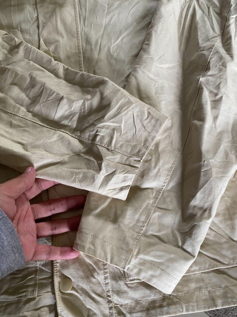 Uniqlo utility short blouson jacket (Category: Coats, Jackets and Outerwear) located in Borongan. Submitted by thrift-real2.0 (Listing ID 1470568054, Image 3). Description: Uniqlo utility short blouson jacket good as new 23x25 color rate:9.5/10 no issue 1100 plus sf.
