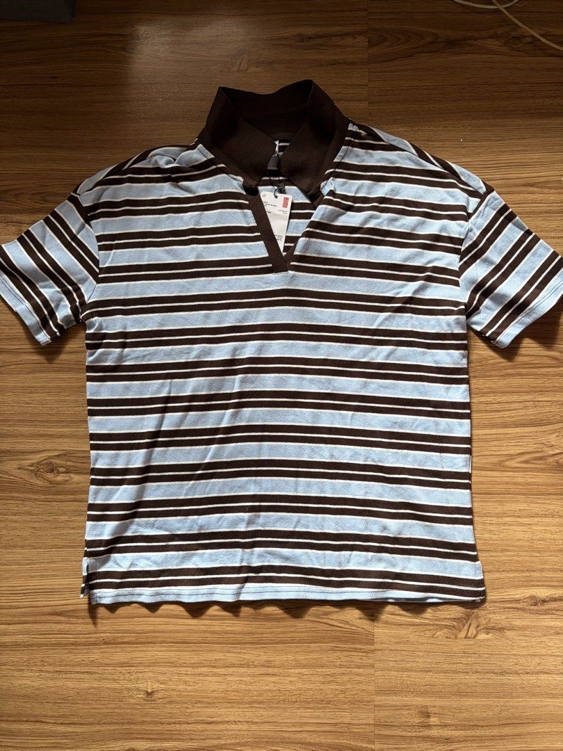 Uniqlo V-neck Shirt (Category: Shirts) located in San Pedro. Submitted by nikkiabc.777 (Listing ID 1470741836, Image 1). Description: Uniqlo V Neck Shirt - brandnew; with tag - stretchy fabric - size M; can be upto semi large - ₱590 price on tag - color: blue brown - when worn included.