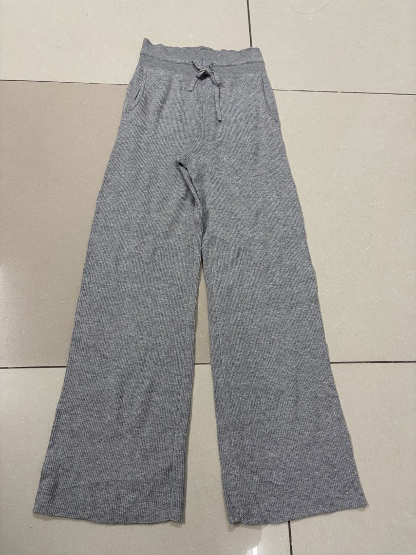 Uniqlo Washable Knit Pants (Category: Other Bottoms) located in Mabalacat. Submitted by uniqllojane_17 (Listing ID 1470603325, Image 3). Description: Size Medium 28-30" waistline 39" length.