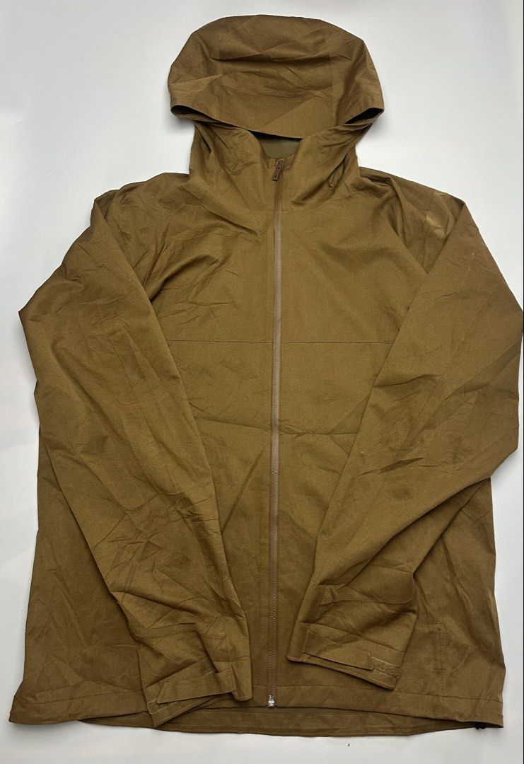 Uniqlo waterproof jacket (Category: Coats, Jackets and Outerwear) located in Orani. Submitted by ajgav69 (Listing ID 1470600409, Image 1). Description: Uniqlo water proof jacket brown Size large As new condition 24width 29 length Complete with wahstag inside pocket Adjustablepuller no issue .