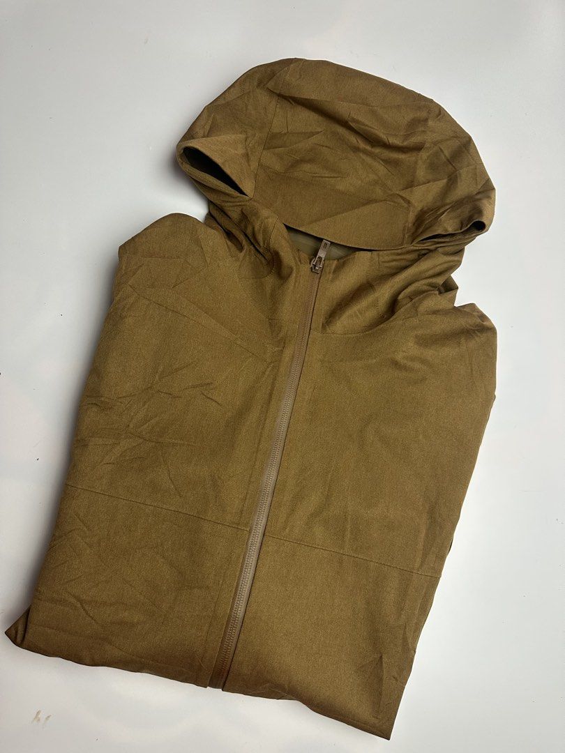 Uniqlo waterproof jacket (Category: Coats, Jackets and Outerwear) located in Orani. Submitted by ajgav69 (Listing ID 1470600409, Image 3). Description: Uniqlo water proof jacket brown Size large As new condition 24width 29 length Complete with wahstag inside pocket Adjustablepuller no issue .