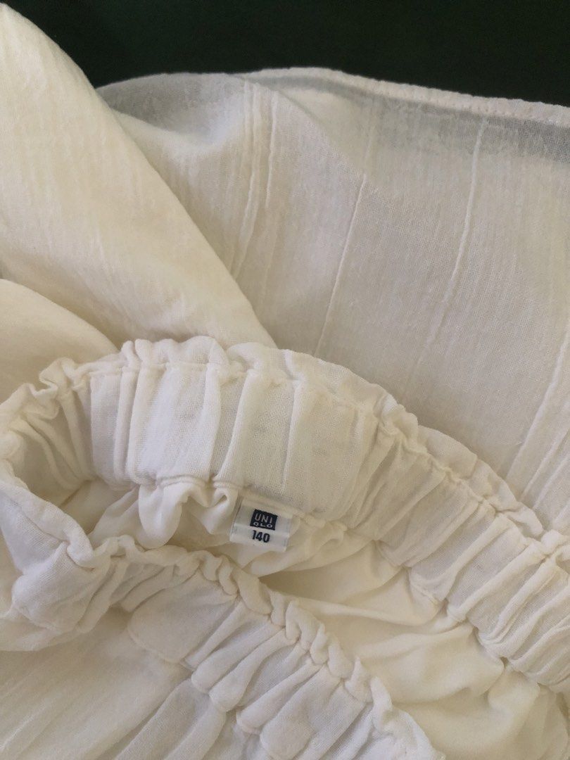 Uniqlo White Tiered Skort (Category: Skirts) located in Cavite. Submitted by sell.kya (Listing ID 1470645887, Image 2). Description: - bought in kids section - best fit 25-26 waistline - with side pockets.