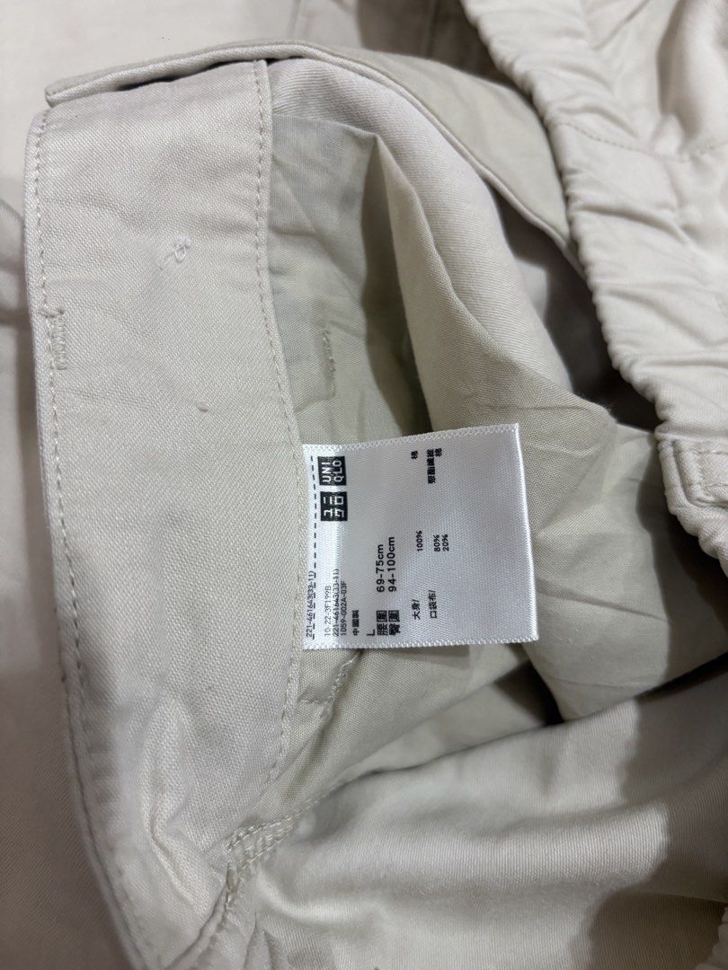 Uniqlo Wide Leg Cargo Pants (Category: Jeans) located in Iligan City. Submitted by thrift4dayz (Listing ID 1470658917, Image 3). Description: Size: Large - Fits 28”-30” Almost brand new condition .