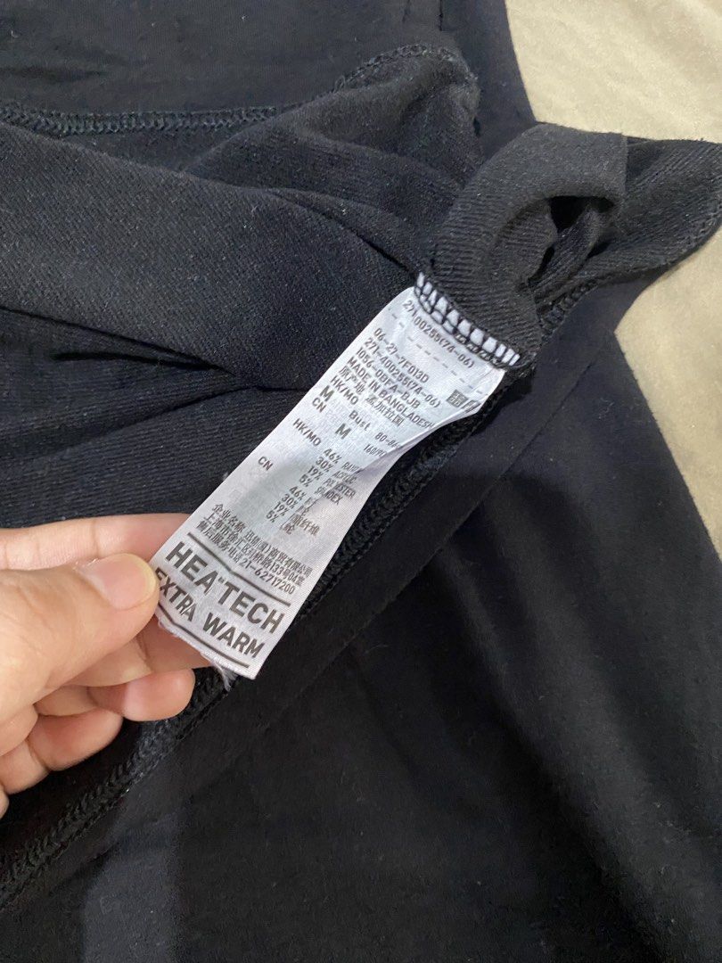 UNIQLO WOMAN MEDIUM EXTRA WARM HEATTECH BUNDLE (Category: Longsleeves) located in Quezon City. Submitted by pinkylivar (Listing ID 1470597591, Image 3). Description: Size - Medium Color- all black Issue- sign of usage but in good condition 3pcs na yan for 450 php.