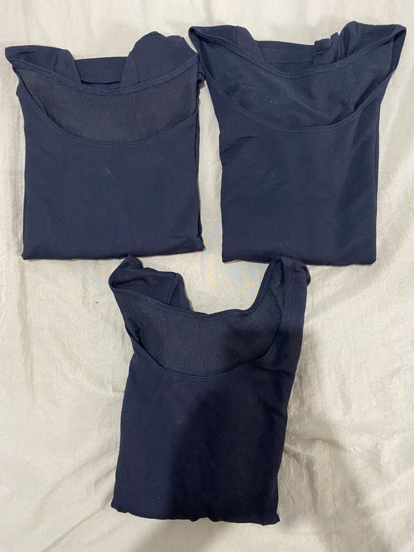 UNIQLO WOMAN MEDIUM EXTRA WARM HEATTECH BUNDLE (Category: Longsleeves) located in Quezon City. Submitted by pinkylivar (Listing ID 1470597591, Image 1). Description: Size - Medium Color- all black Issue- sign of usage but in good condition 3pcs na yan for 450 php.
