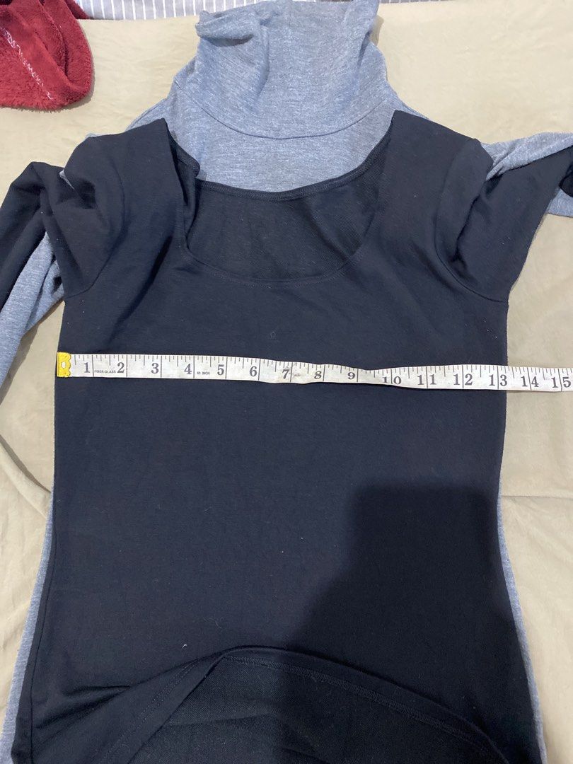 UNIQLO WOMAN SMALL EXTRA WARM HEATTECH BUNDLE (Category: Longsleeves) located in Quezon City. Submitted by pinkylivar (Listing ID 1470602787, Image 2). Description: Size - small Color- black, gray Issue- yung black may himulmol pero ung gray like new. Good na good for inner Take all for 350 php .