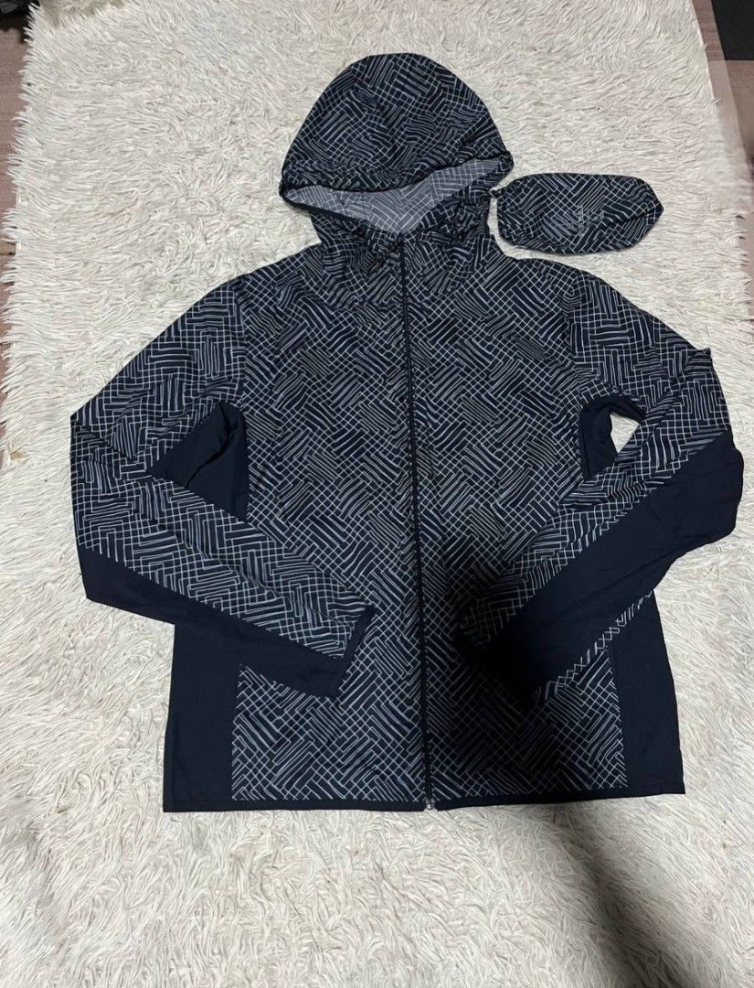 UniqloXSPRZ NY Pocketable Parka Jacket (Category: Coats, Jackets and Outerwear) located in Manila. Submitted by jpnbrandedcollection (Listing ID 1470569356, Image 2). Description: medium on tag like new condition❤️.