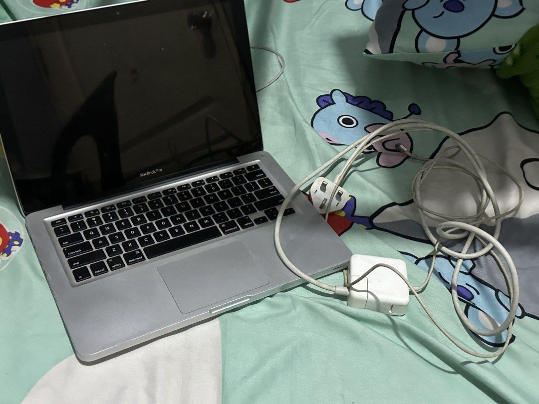 Untested 2010 Macbook Pro (Category: Laptops & Notebooks) located in Antipolo. Submitted by andyy0 (Listing ID 1470593508, Image 1). Description: Untested 2010 Macbook pro 1750 only! as is wrong charger wrong charger natambak wysiwyg (may scratches, touchpad issue) mop: gcash mod: lalamove.