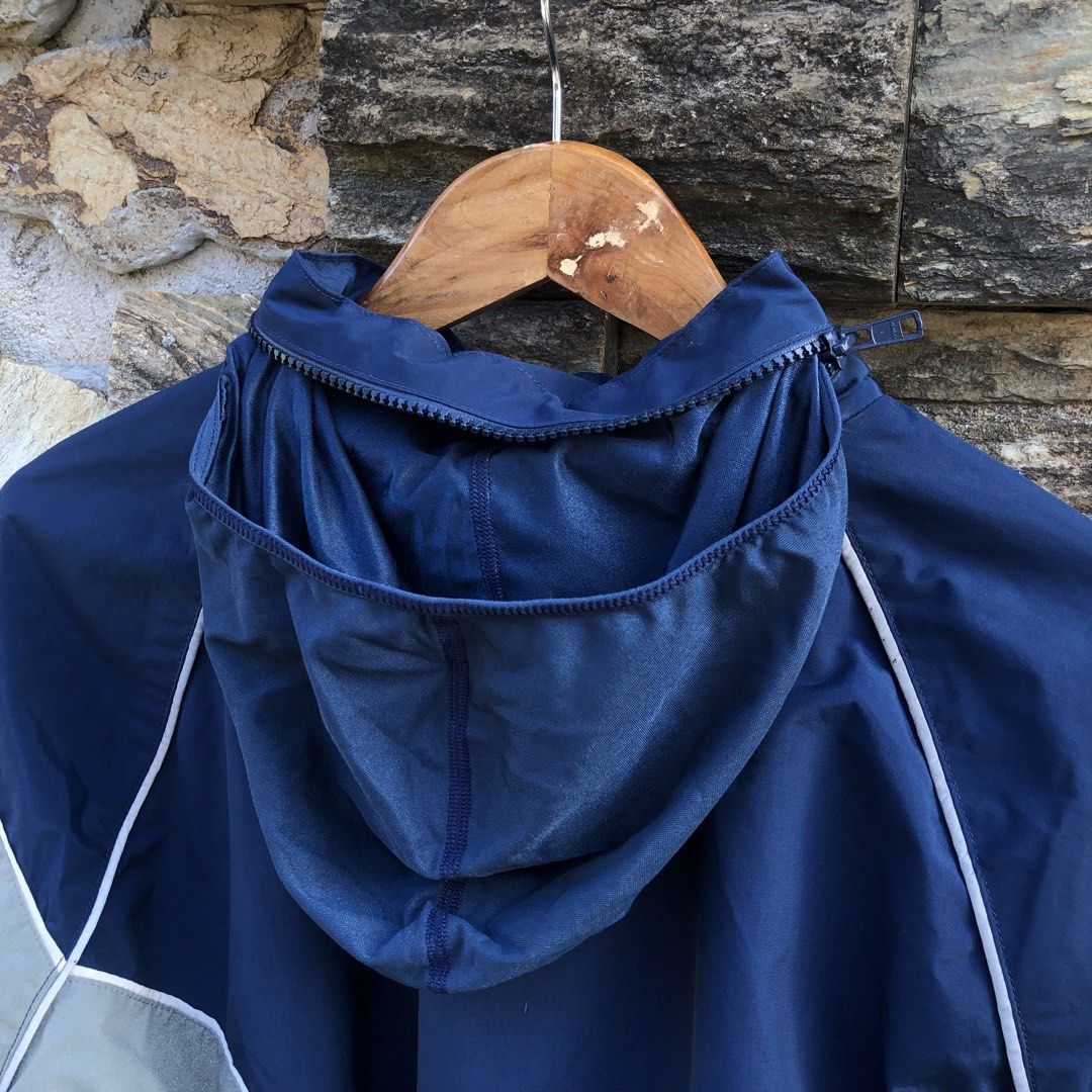 US Air Force Windbreaker (Category: Coats, Jackets and Outerwear) located in General Trias. Submitted by ivots (Listing ID 1470697053, Image 3). Description: M on Tag Width 27 Length 26 No Issue Excellent Condition (packable hood).