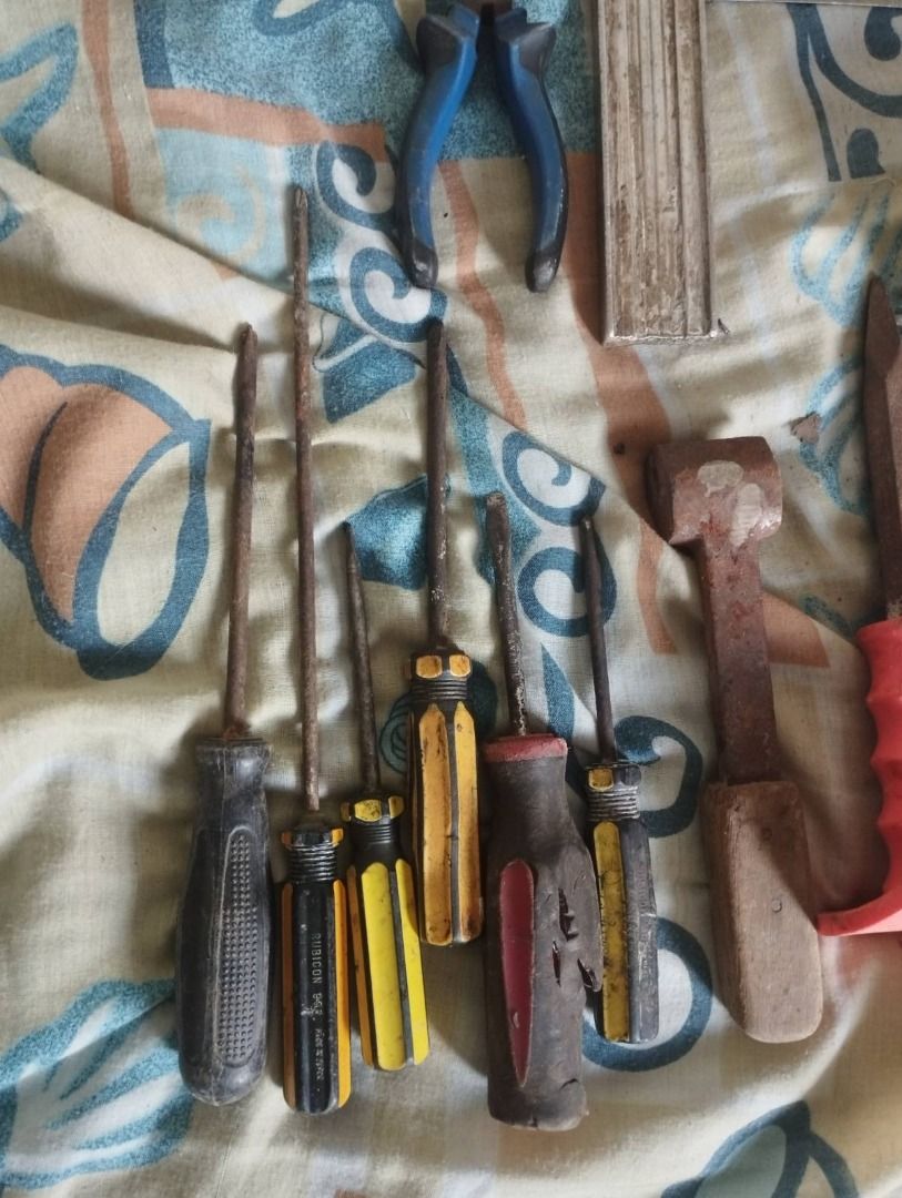 USED Construction Tools For Sale (Category: Construction Tools & Equipment) located in Quezon City. Submitted by noelmendoza64 (Listing ID 1470602013, Image 2). Description: For Sale Various Construction Tools. Pacheck nalang ng mga pictures for the tools. Meetup: Baesa, Quezon City. PM nalang for interested. - Complete tool bundle for garage projects and contractor work - Includes Bosch electric drill in case, welding machine, and angle grinder 