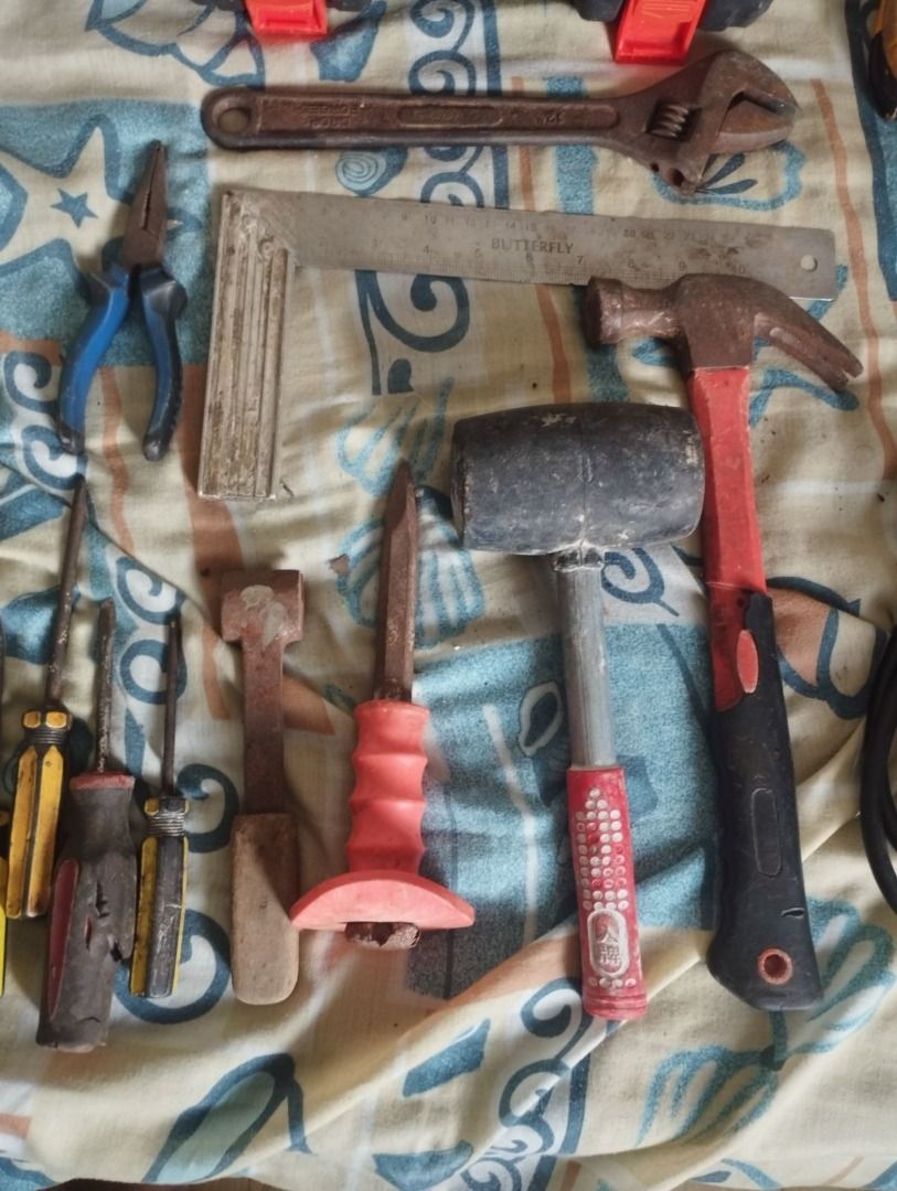 USED Construction Tools For Sale (Category: Construction Tools & Equipment) located in Quezon City. Submitted by noelmendoza64 (Listing ID 1470602013, Image 3). Description: For Sale Various Construction Tools. Pacheck nalang ng mga pictures for the tools. Meetup: Baesa, Quezon City. PM nalang for interested. - Complete tool bundle for garage projects and contractor work - Includes Bosch electric drill in case, welding machine, and angle grinder 