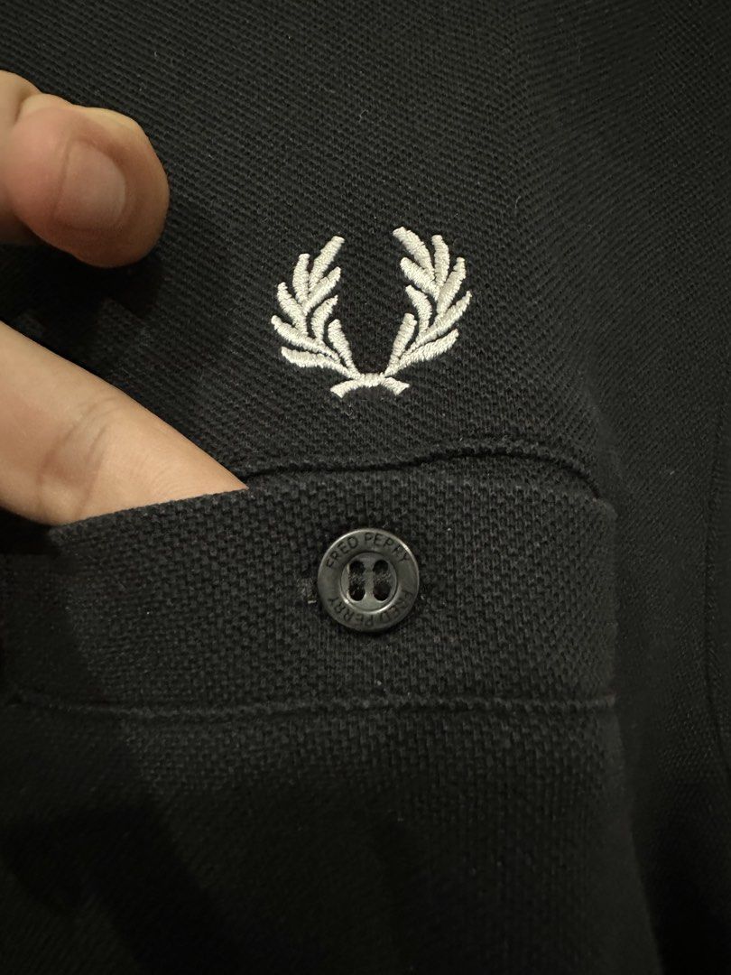 V neck fred perry (Category: Tshirts & Polo Shirts ) located in Manila. Submitted by wegotthrifts (Listing ID 1470601725, Image 2). Description: 22x29 dimension 9.8/10 color rate No issue.