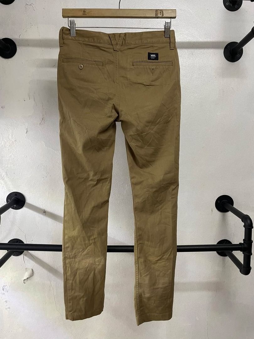 VANS CHINO PANTS SLIM FIT (Category: Chinos) located in Caloocan City. Submitted by vntgxlocalsph (Listing ID 1470669726, Image 2). Description: ISSUE : 1 DOT STAIN SIZE : 28 x 40.5 x 6.5.