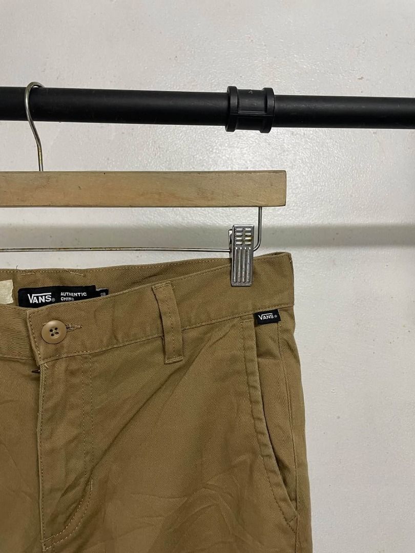 VANS CHINO PANTS SLIM FIT (Category: Chinos) located in Caloocan City. Submitted by vntgxlocalsph (Listing ID 1470669726, Image 3). Description: ISSUE : 1 DOT STAIN SIZE : 28 x 40.5 x 6.5.