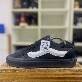 (Category: ) located in . Submitted by sneakers.too (Listing ID 1470740895, Image 1). Description: .
