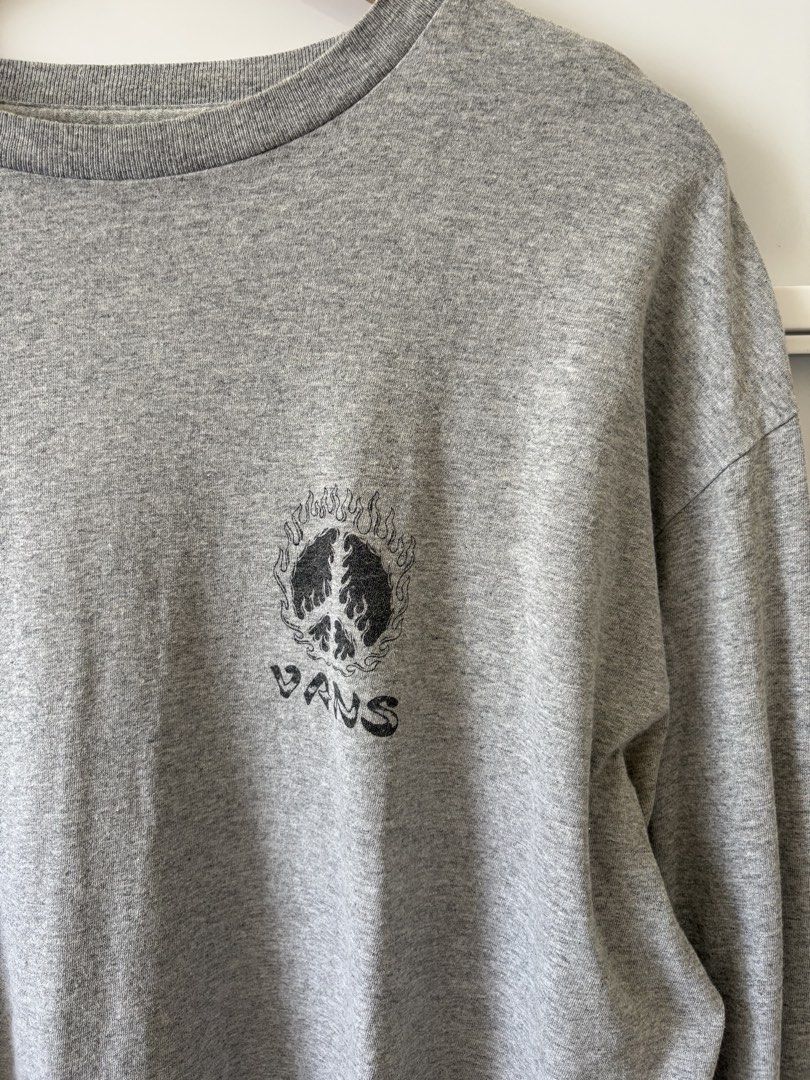 Vans Off the Wall long-sleeve (Category: Tshirts & Polo Shirts ) located in General Santos City (Dadiangas). Submitted by a.rt.eyes (Listing ID 1470587871, Image 3). Description: Vans Off the Wall long-sleeve Size large on tag Dimension width 23 length 31 Excellent condition with no issues Color rate 10/10 Original Located in General Santos City, Mindanao. Shipping fee applies for buyers outside my location. Payment first only no COP or COD. Paym