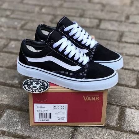 Vans Old Skool Black White Shoes with Box Size (Category: Sneakers) located in Caloocan City. Submitted by piyunani (Listing ID 1470601787, Image 1). Description: - Brand: Vans - Model: Old Skool - Color: Black & White - Size: Men's US 5.5 / Women's 7 - Condition: Excellent / Like new - Inclusions: Original Vans shoe box - (not my picture but same lang) - rfs wrong size - dm to haggle authentic bought on sm north with free coupon.