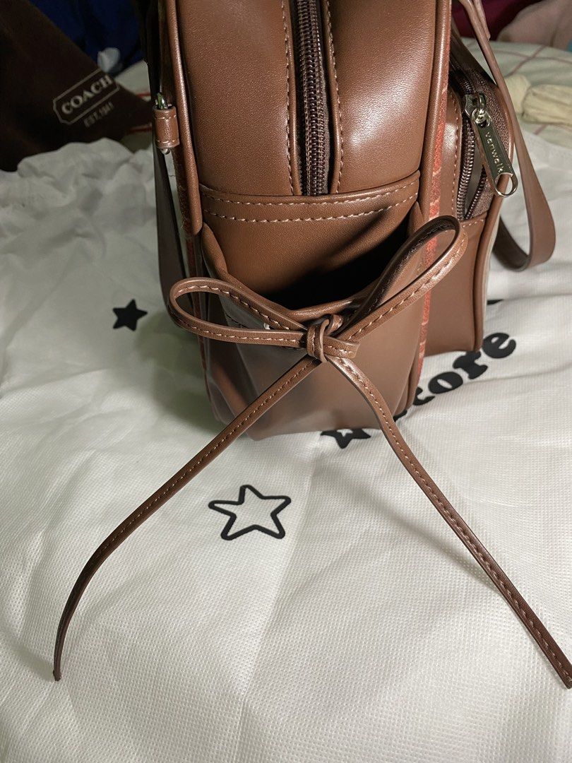 vanwalk christmas collection (Category: Shoulder Bags) located in Manila. Submitted by kei44 (Listing ID 1470670345, Image 3). Description: 📌used but not abused 📌dust bag included 📌can fit ipad air 4th gen & books 💸 price nego ‼️have minor foundation stain loc: north caloocan .