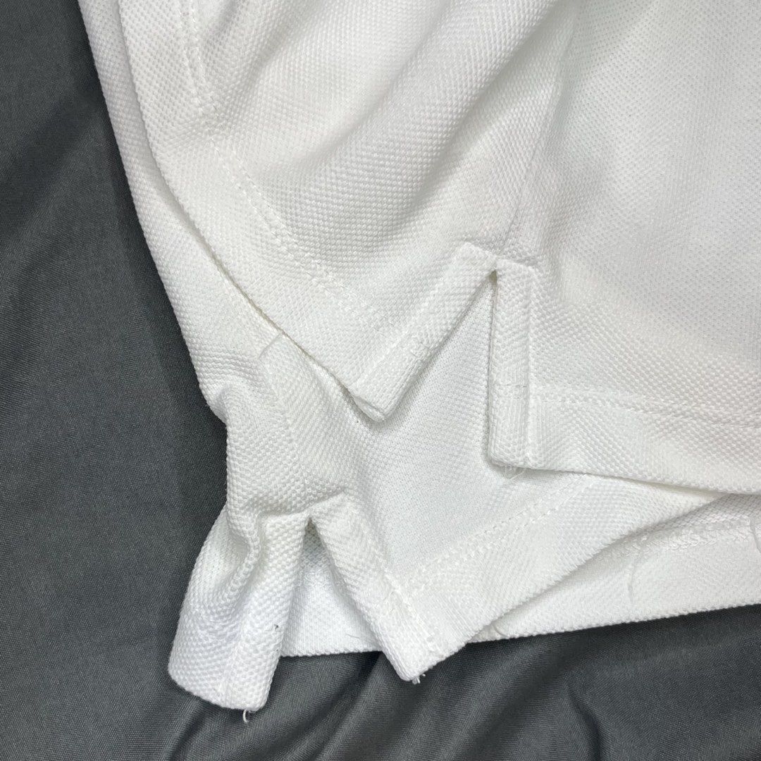 VERSACE (Category: Tshirts & Polo Shirts ) located in Pontevedra. Submitted by thrift_things0 (Listing ID 1470659131, Image 3). Description: EXCELLENT CONDITION M ON TAG 20.5x28 COLOR RATE 9.5/10 NO FLAWS NEGOTIABLE FOR SURE BUYER DM ME📩.