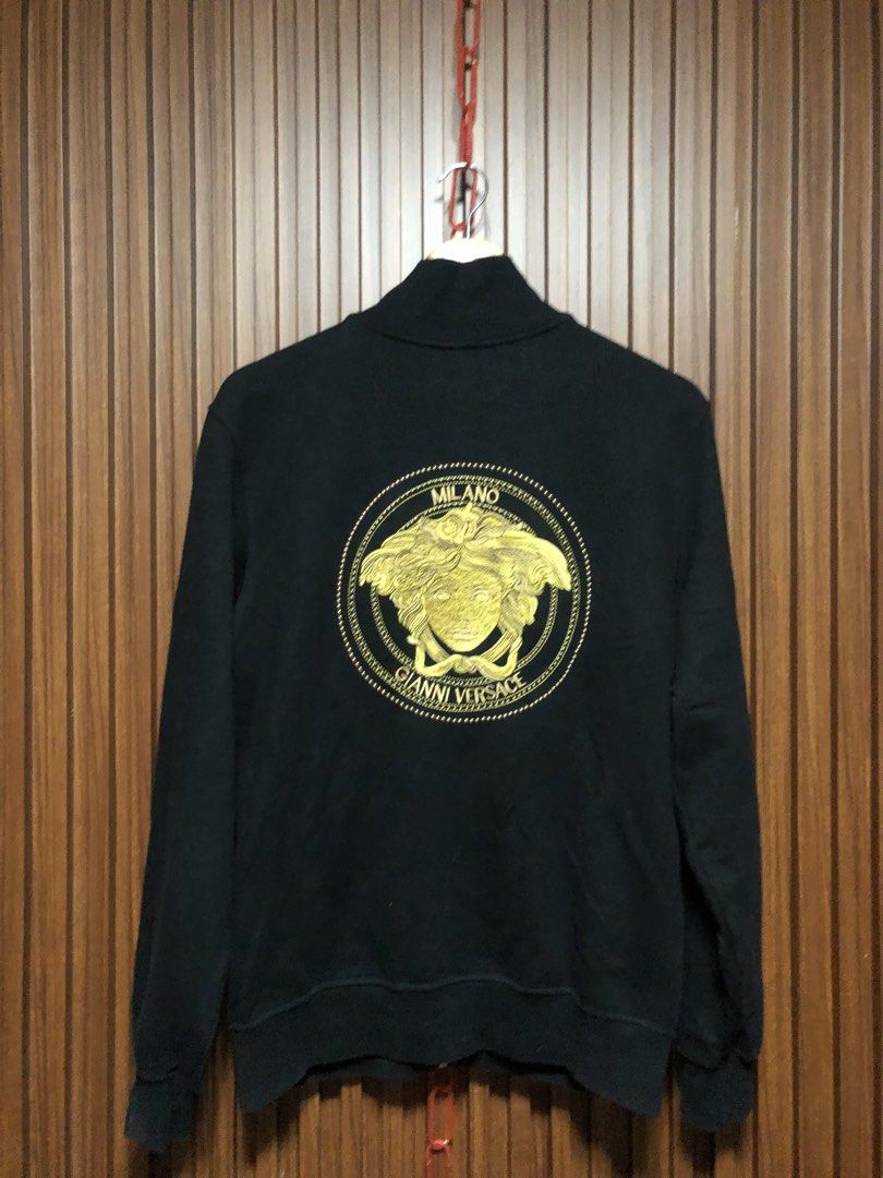Versace medusa head (Category: Coats, Jackets and Outerwear) located in Malaybalay. Submitted by joromsthrift (Listing ID 1470669778, Image 2). Description: 🔥Versace medusa head🔥 Size: M-L Excellene to Like new condition Color rate 9.7/10 No issue.