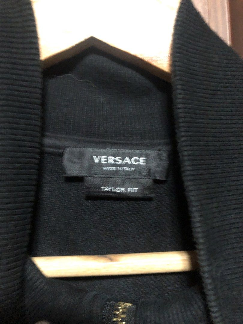 Versace medusa head (Category: Coats, Jackets and Outerwear) located in Malaybalay. Submitted by joromsthrift (Listing ID 1470669778, Image 3). Description: 🔥Versace medusa head🔥 Size: M-L Excellene to Like new condition Color rate 9.7/10 No issue.