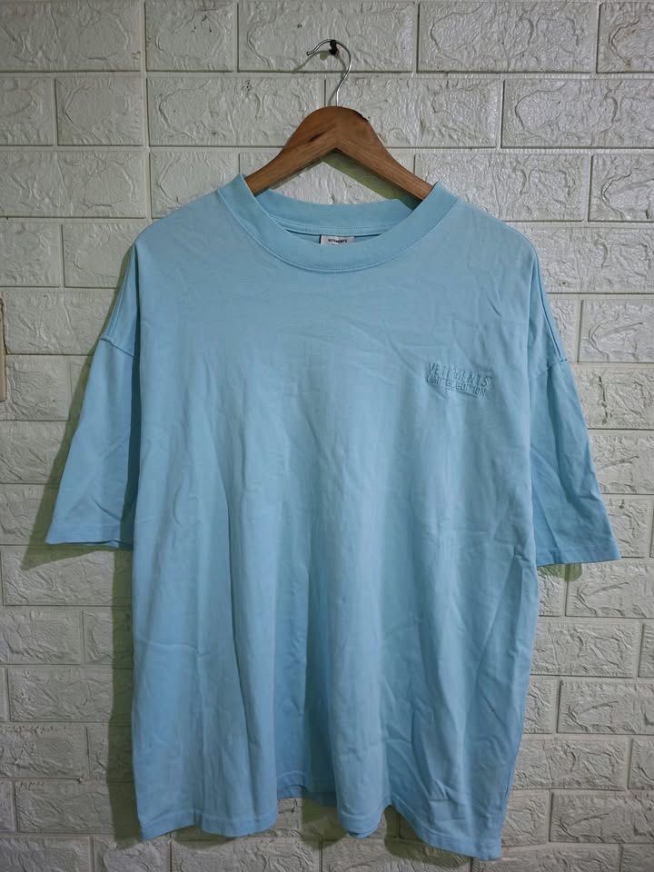 VETEMENTS BASIC LOGO SHIRT (Category: Tshirts & Polo Shirts ) located in Bulacan. Submitted by bleue.finds (Listing ID 1470660764, Image 1). Description: VETEMENTS BASIC LOGO SHIRT 24 - width 29 - length as new no major issues 1 dot stain removable need wash only.