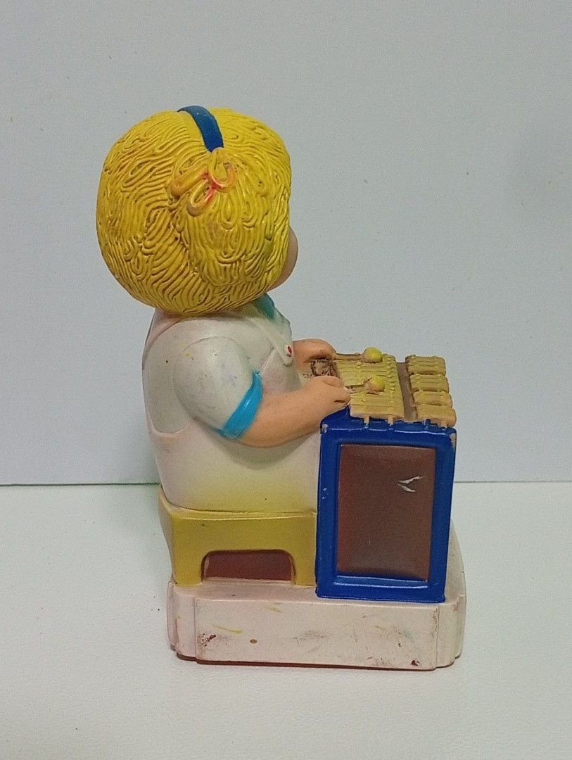 Vintage 1984 Jolly Band - Hetty (Category: Vintage Collectibles) located in Lipa City. Submitted by mark_collections (Listing ID 1470575995, Image 3). Description: Vintage 1984 Jolly Band - Hetty Mode of Payment: Gcash.