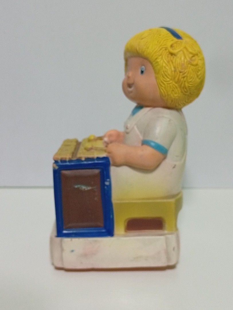 Vintage 1984 Jolly Band - Hetty (Category: Vintage Collectibles) located in Lipa City. Submitted by mark_collections (Listing ID 1470575995, Image 2). Description: Vintage 1984 Jolly Band - Hetty Mode of Payment: Gcash.