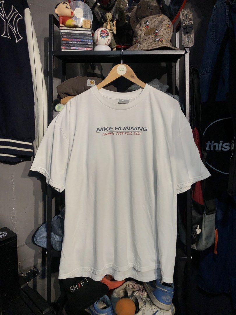 VINTAGE 90’s NIKE RUNNING GRAPHIC TEE (Category: Tshirts & Polo Shirts ) located in San Pablo. Submitted by genesisllo24149 (Listing ID 1470641040, Image 2). Description: VINTAGE 90’s NIKE RUNNING GRAPHIC TEE LENGTH -> 29.5 WIDTH -> 26.5 ISSUE -> NONE CONDITION -> EXCELLENT DM TO PURCHASE 📥 DISCLAIMER: - Please manage your expectations, posted items are preloved, used & thrifted -Actual color may vary due to lighting -Flaker will be posted.